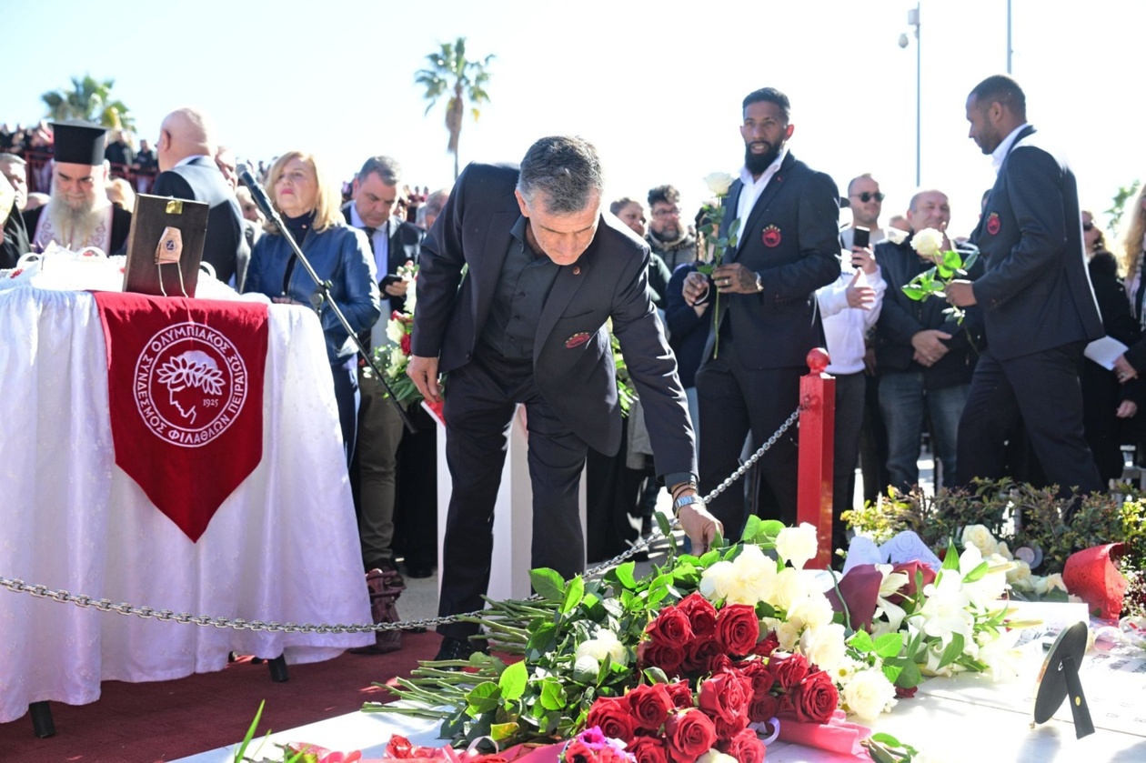 Ολυμπιακός: 45 χρόνια από την τραγωδία της Θύρας 7 – Το συγκινητικό μνημόσυνο στο Καραϊσκάκη