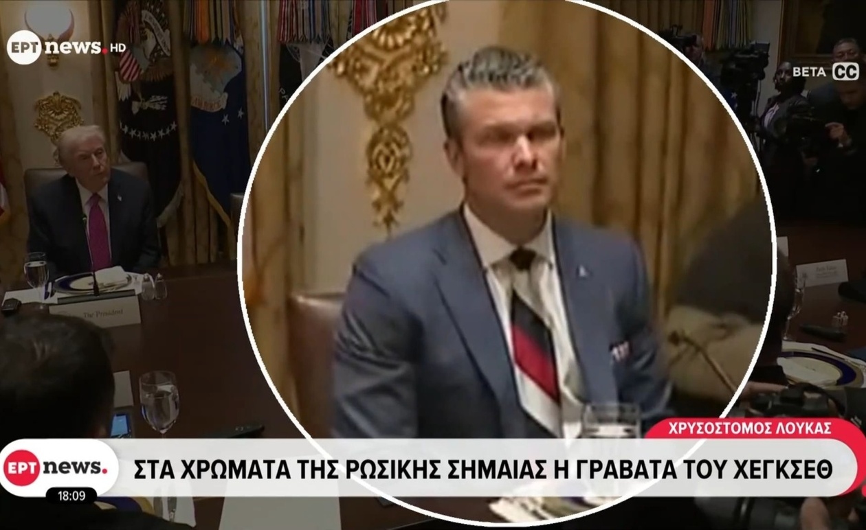 Ο Χέγκσεθ με γραβάτα στα χρώματα της ρωσικής σημαίας και ο Μποτσέλι στον Λευκό Οίκο