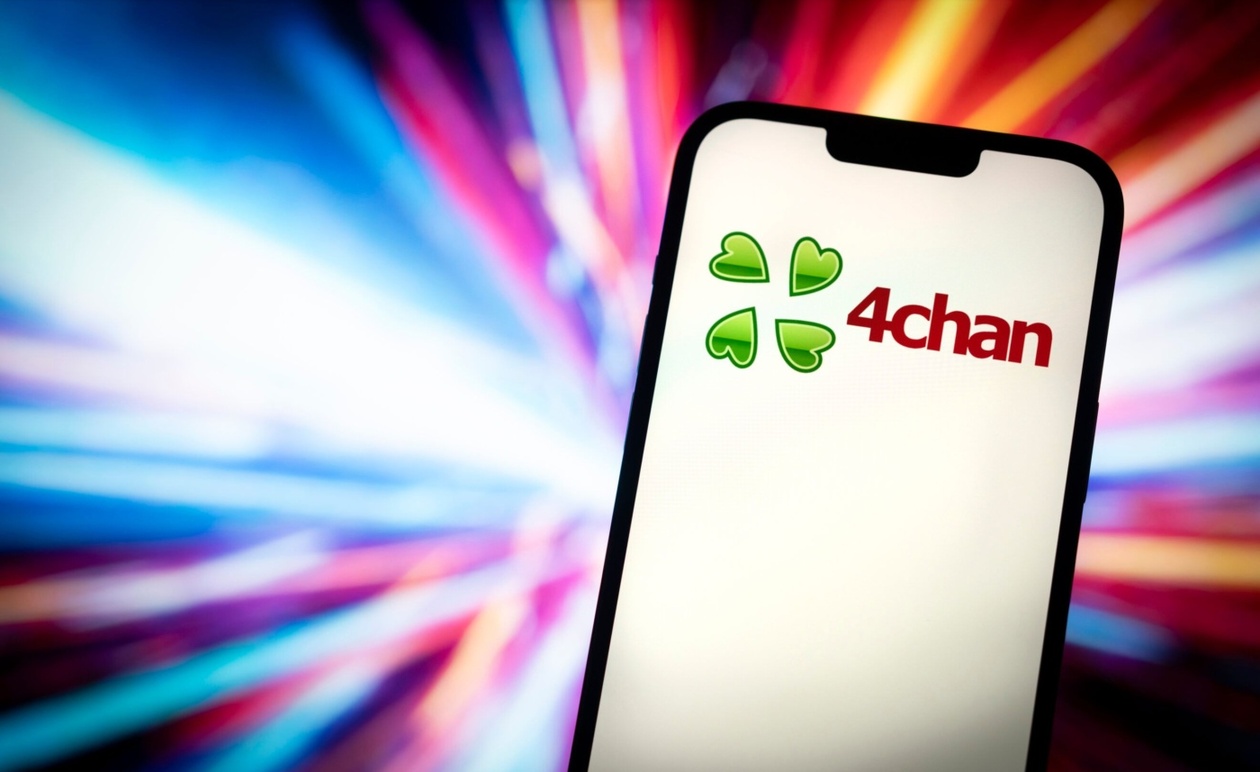Ofcom επιβάλλει πρόστιμο 20.000 λιρών στην 4chan για μη συνεργασία με το νόμο περί διαδικτυακής ασφάλειας