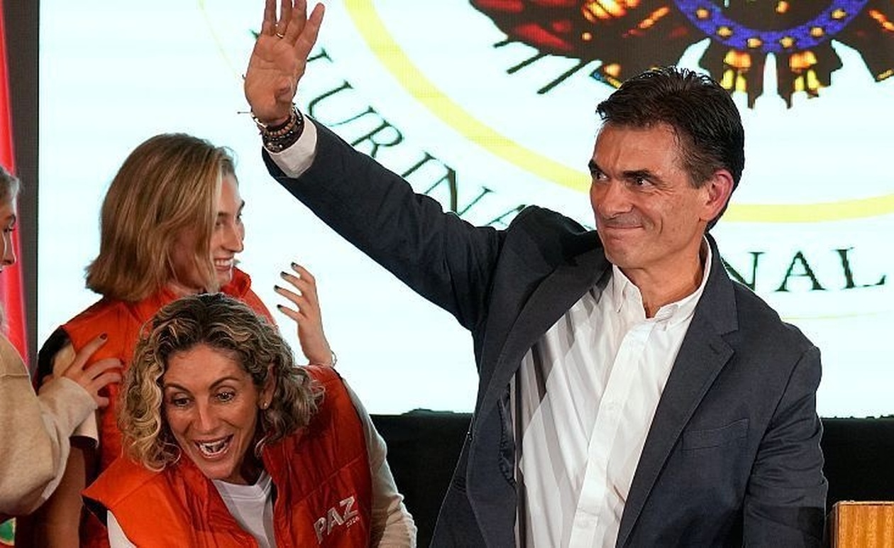 Η Βολιβία αποκτά νέο πρόεδρο με κεντροδεξιές τάσεις