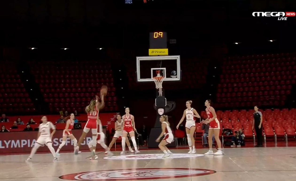 Το τρίποντο της Άχο στο ματς Ολυμπιακός και DVTK