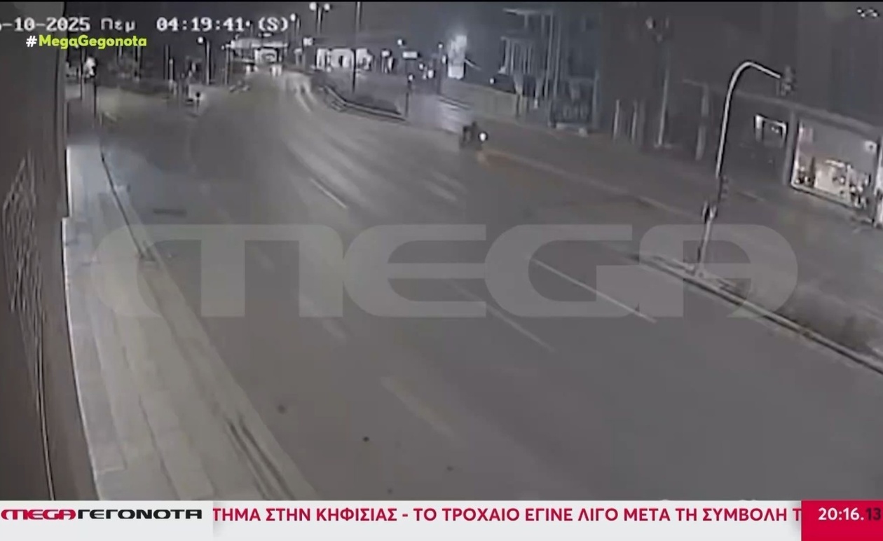 Το τροχαίο στη λεωφόρο Κηφισίας με όχημα που καρφώθηκε σε βιτρίνα των ΕΛΤΑ