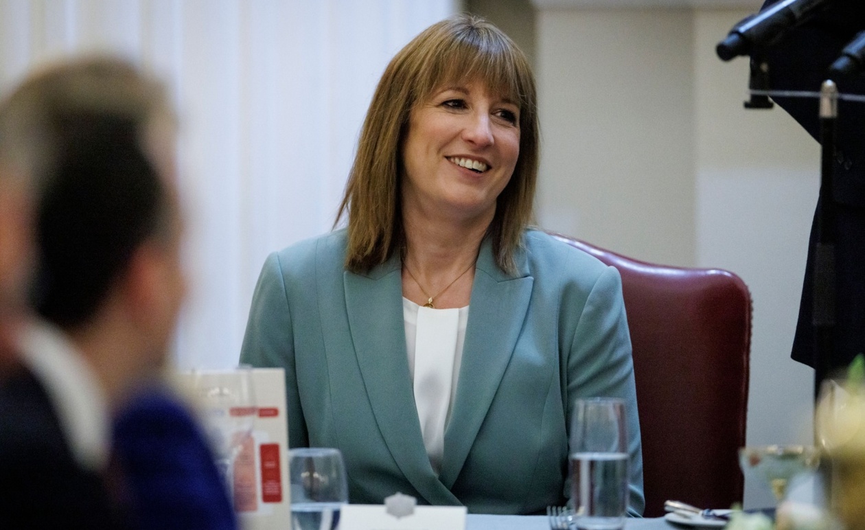 Σταθεροποίηση του πληθωρισμού στο Ηνωμένο Βασίλειο ανακουφίζει την κυβέρνηση