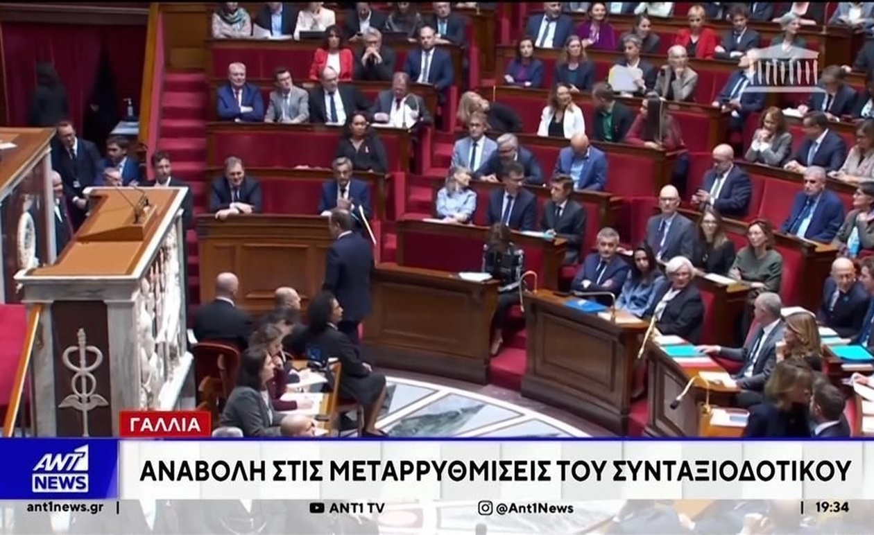 Το κύμα αβεβαιότητας που πλανάται στη Γαλλία μετά την απόσυρση της μεταρρύθμισης