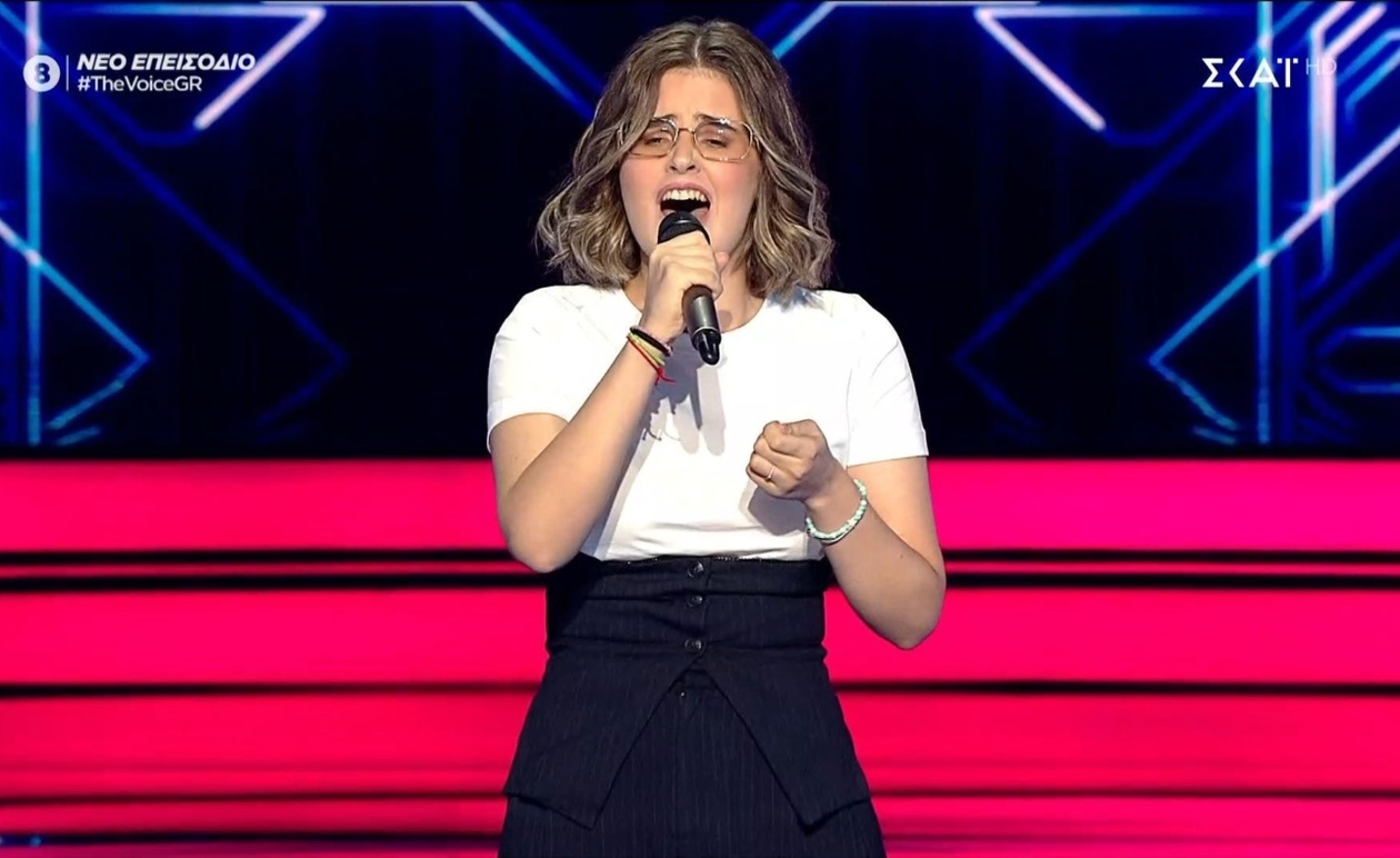 Η 18χρονη Fia Vado στη σκηνή του The Voice