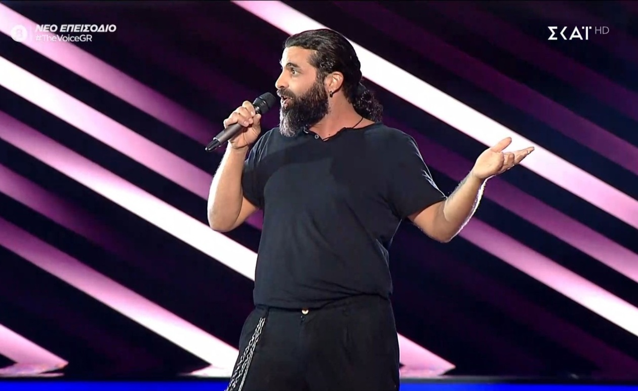 Ο Βιολέτης στο The Voice: η φωνή κέρδισε επαίνους αλλά η επιλογή τραγουδιού προβλημάτισε τους κριτές