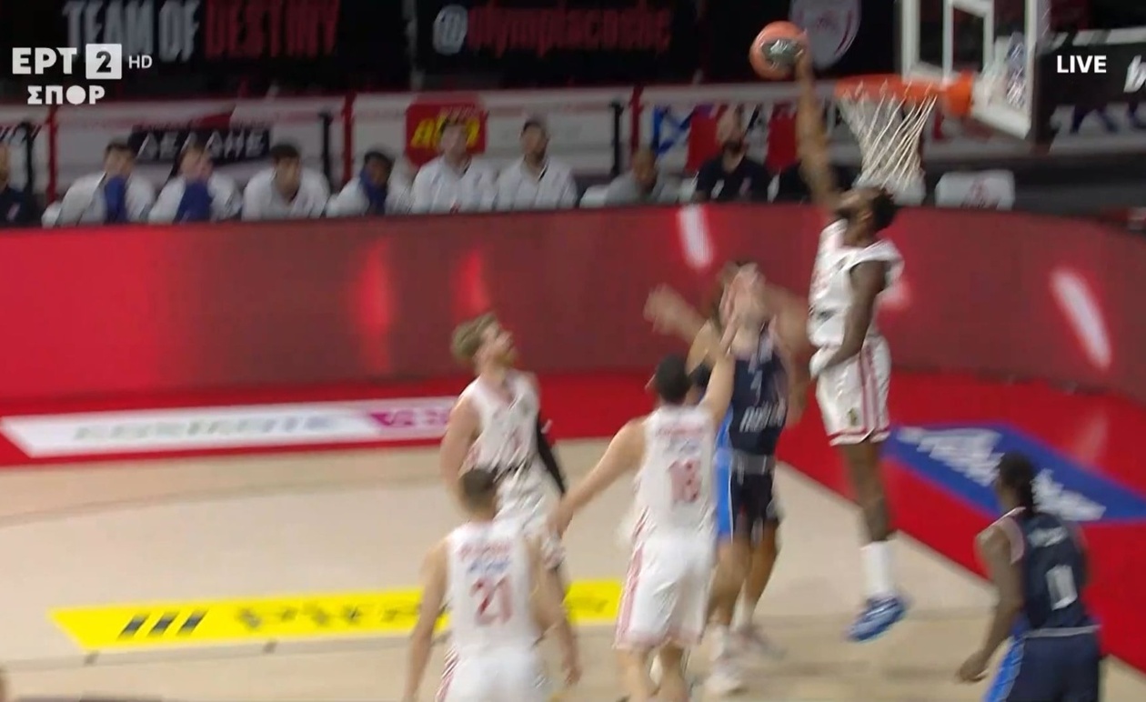 Στο παρκέ της Basket League: Η επιβλητική άμυνα του Χολ στον Πάπα